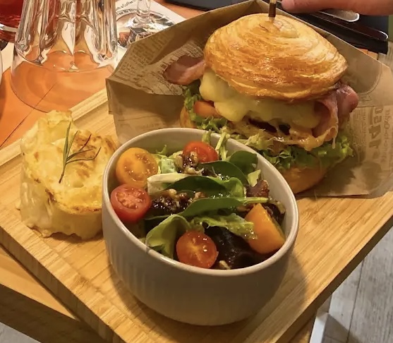 brunch avec des toasts